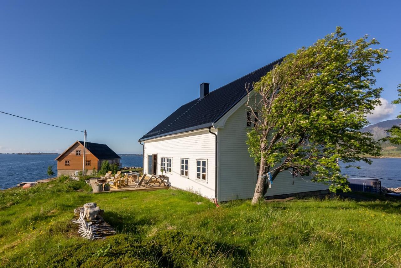 Villa Borgvag - A Unique Seafront Villa In The Heart Of Lofoten Bostad Exteriör bild